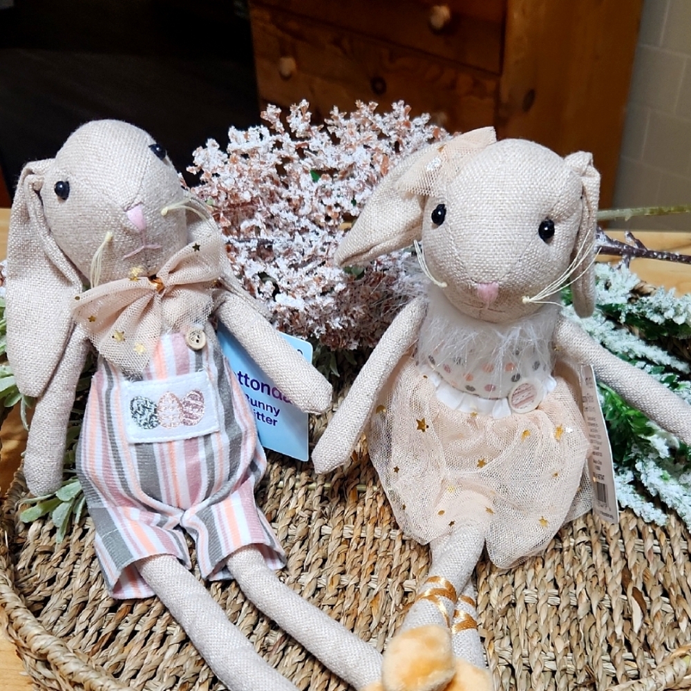 ADORABLE COTTONDALE SHELF SITTERS .